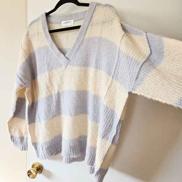 CJLA Rory Sweater Periwinkle Cream Fuzzy Light Knit Summer Beach Sweater S/M - Picture 6 of 9